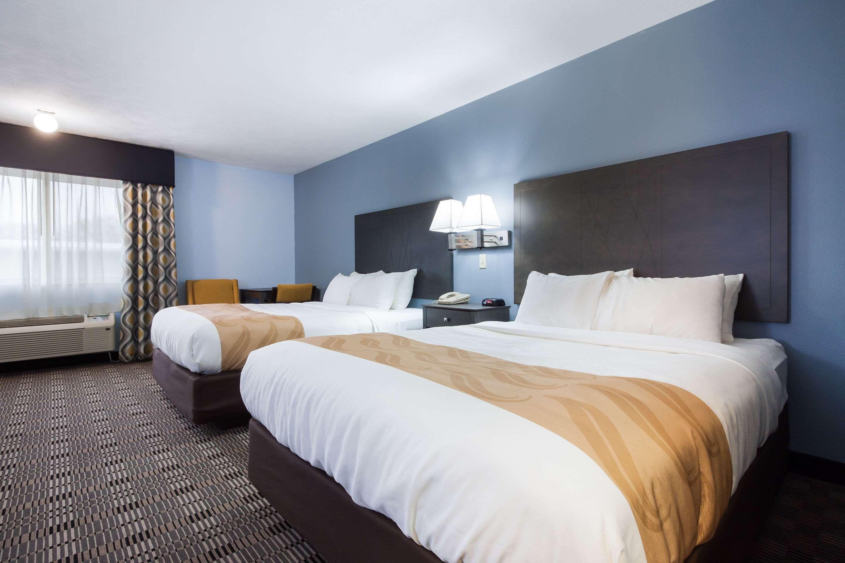 Quality Inn & Suites McCook Exteriör bild