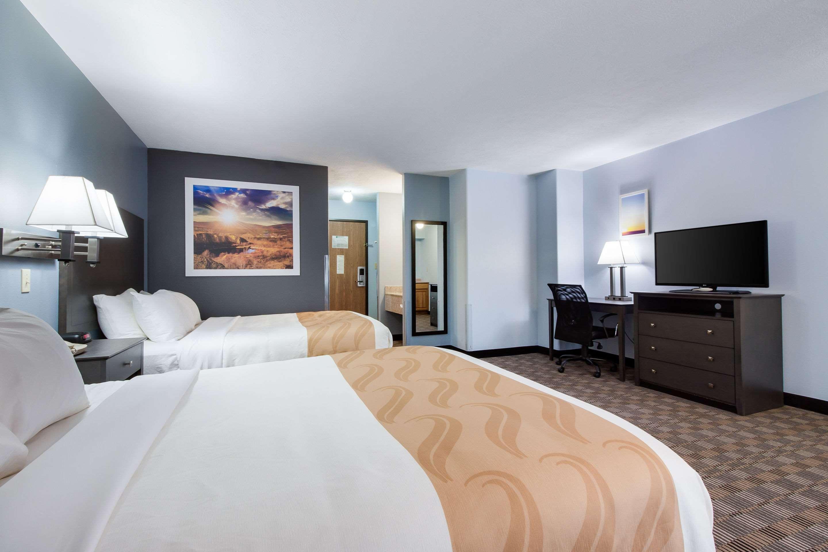 Quality Inn & Suites McCook Exteriör bild