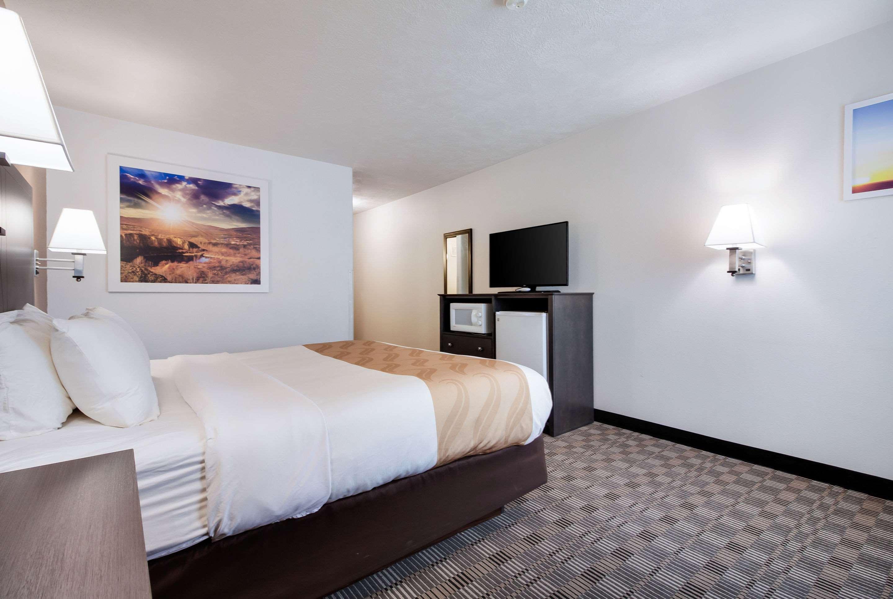 Quality Inn & Suites McCook Exteriör bild
