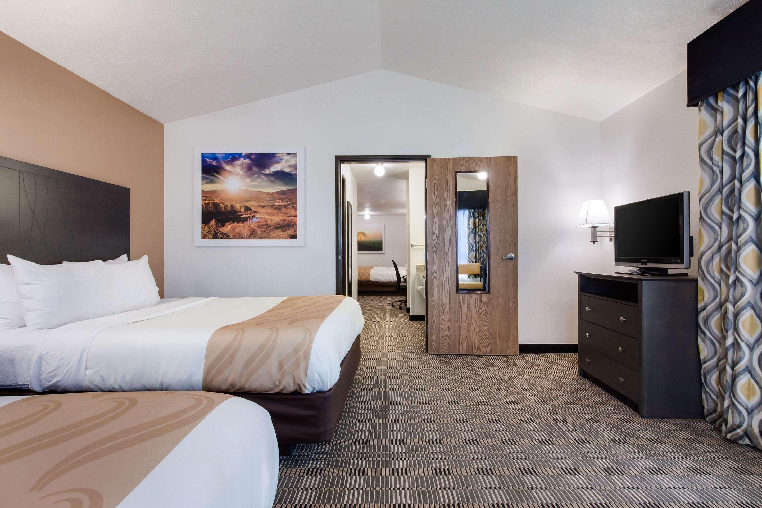 Quality Inn & Suites McCook Exteriör bild