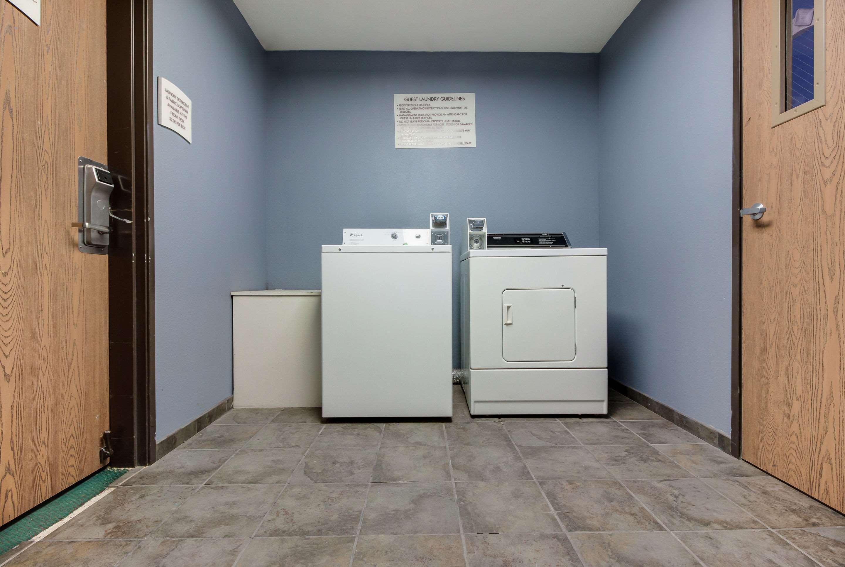Quality Inn & Suites McCook Exteriör bild