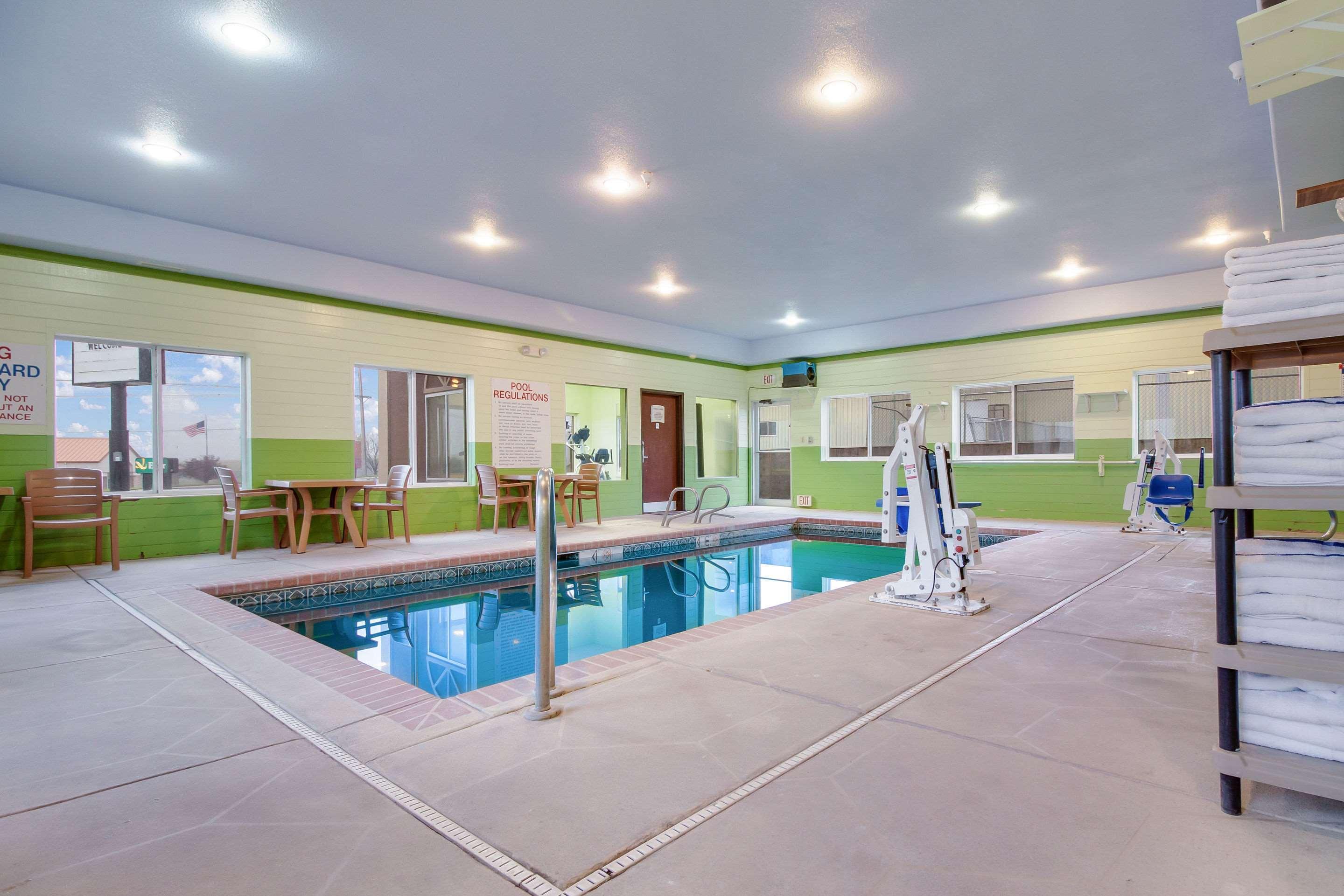 Quality Inn & Suites McCook Exteriör bild