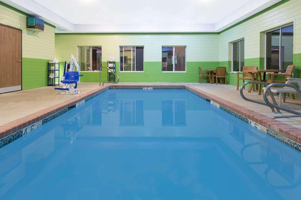 Quality Inn & Suites McCook Exteriör bild