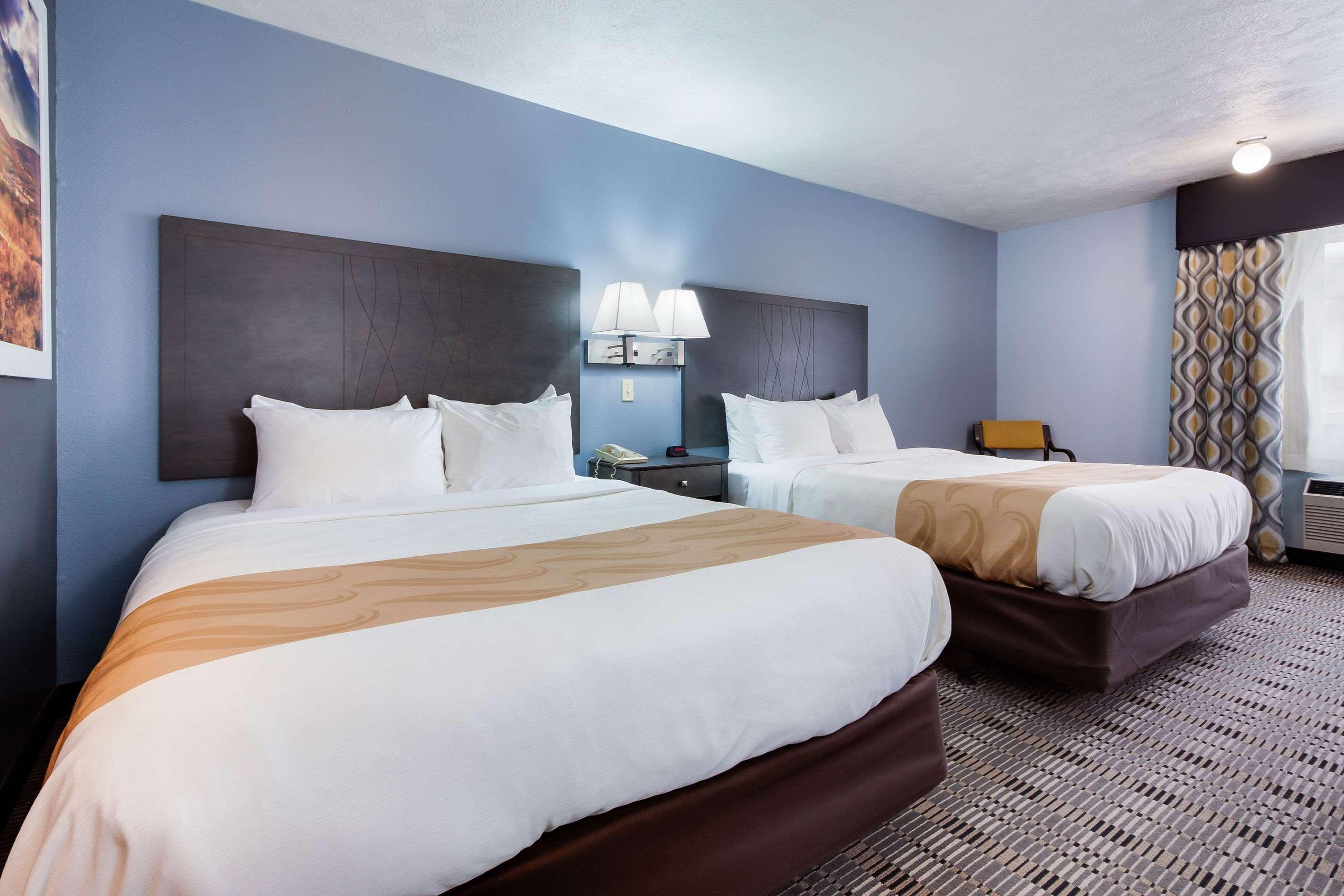 Quality Inn & Suites McCook Exteriör bild