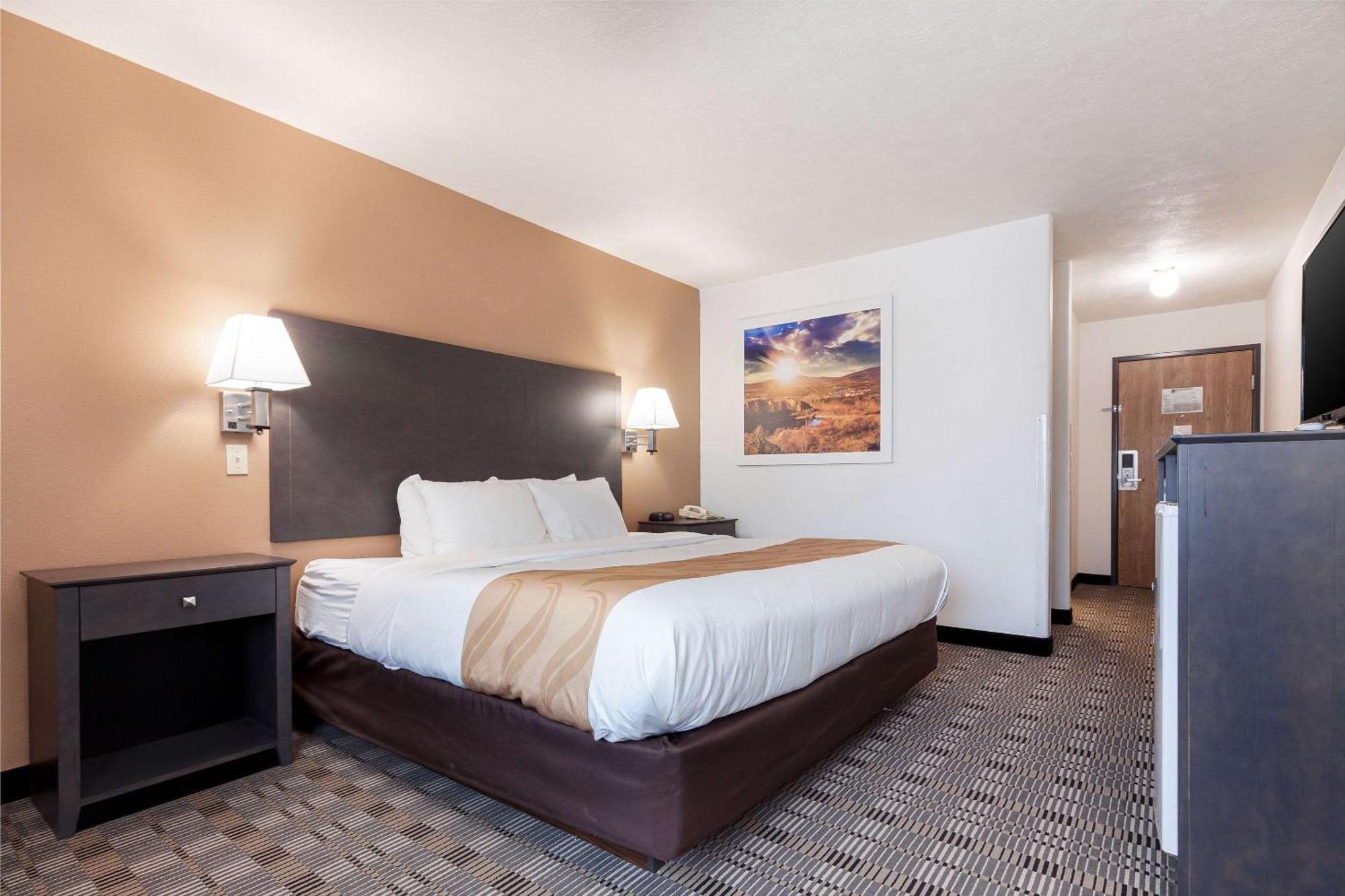 Quality Inn & Suites McCook Exteriör bild