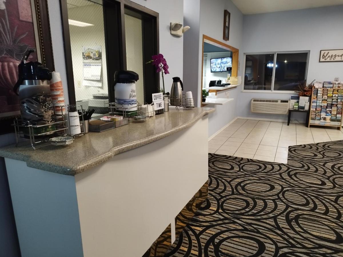 Quality Inn & Suites McCook Exteriör bild